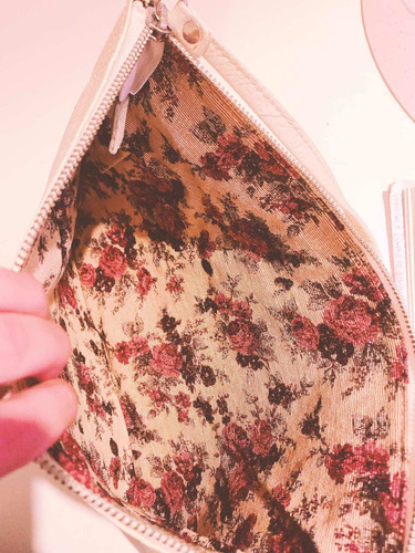 Sobre Cartera Color Crema Helicia