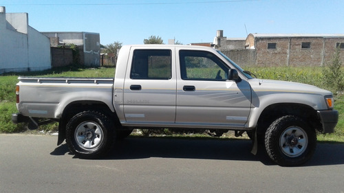 Imagen 2 de 15 de Toyota Hilux 2.8 D/cab 4x4 Mod 2001 Aspirada