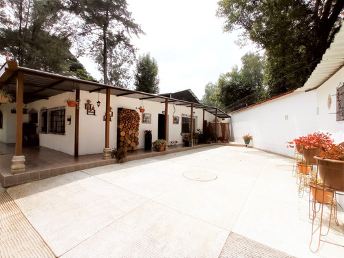 Imagen 10 de 30 de Vendo Hermosa Propiedad, Ubicada En Uno De Los Sectores Mas Selectos De San Lucas Sacatepequez, Incluye Dos Casas Con Amplio Jardin Ideal Para Casa De Campo O Todo Tipo De Negocio
