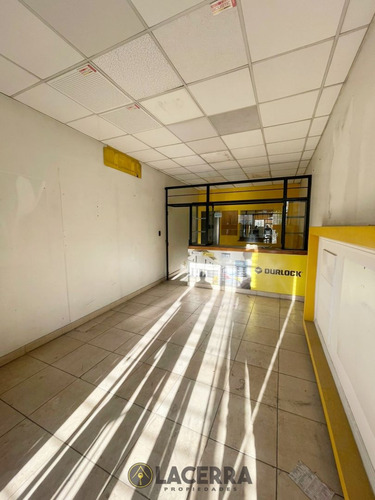 Imagen 2 de 30 de Galpon Sobre Avenida, 477 M2 Con Oficinas Y Local Comercial