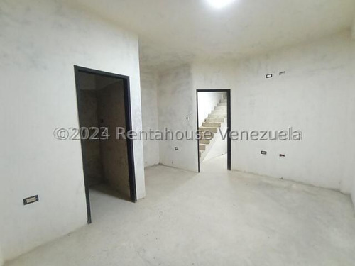 Twonhouse En Obra Blanca, Con Sus Conexiones Electricas En Las Amazonas 24-13863 Irrr