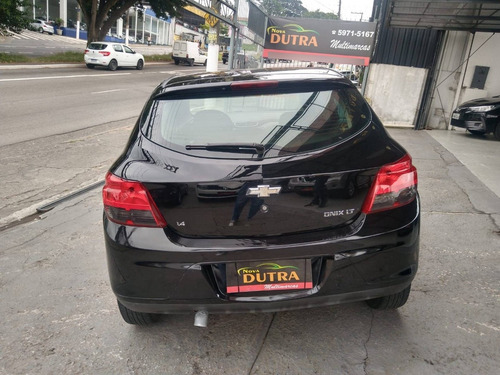 Imagem 8 de 13 de Chevrolet Onix 1.4 Mpfi Lt 8v Flex 4p Manual