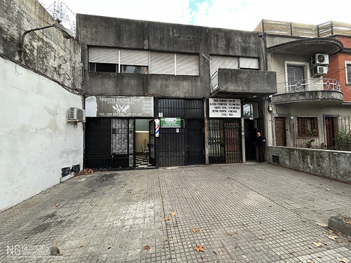 Casa + Garaje + 2  Locales Comeciales En Montevideo Calle Minas 1821