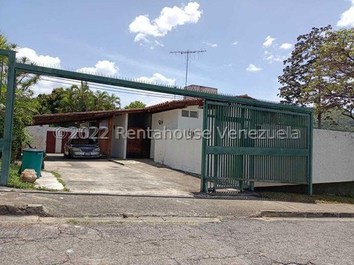 Venta De Funcional Casa En Prados Del Este / Cl. Mls-24-10573