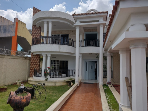 Se Vende Hermosa Casa Grande En El Residencian Gran  Jinette 