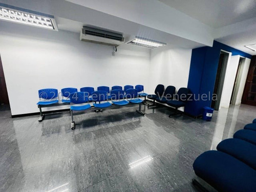 Amplia Y Moderna Oficina En Venta Oeste De Barquisimeto. Calle 55 / 24-20413 As-m