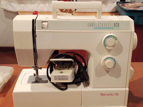 Máquina De Coser Bernette 715