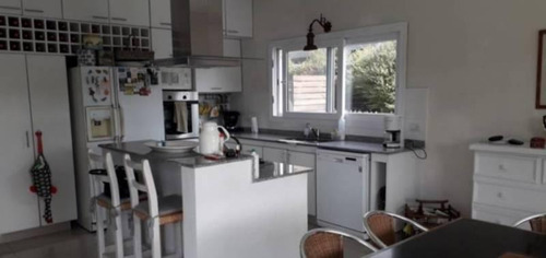 Imagen 7 de 11 de Importante Casa En Venta Sobre El Lago En El Barrio Los Sauces - Nordelta.
