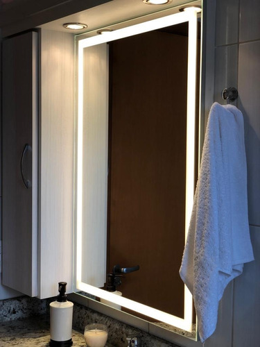 Imagem 3 de 5 de Espelho C/ Iluminação Em Led 79,8x595cm - Estrutura Alumínio