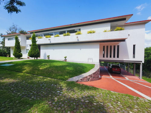 Venta De Casa Crisantemo Con Alberca Climatizada, Jacuzzi, Vistas Panorámicas Y Bonita Terraza En Fracc Rancho San Diego Ixtapan De La Sal Edomex