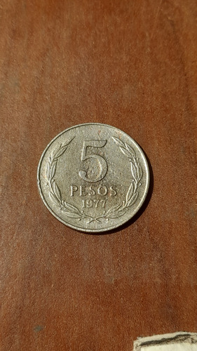 Moneda Chilena De 5 Pesos Año 1977, Con Falla De Acuñación. 