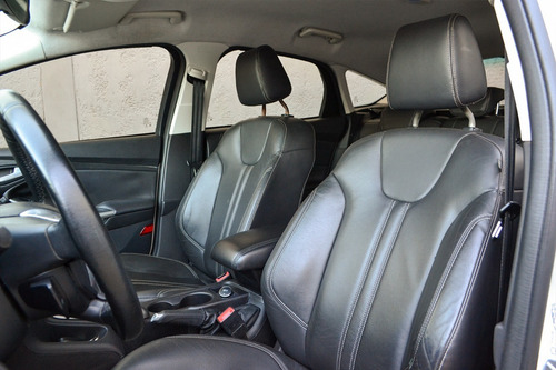 Imagem 8 de 12 de Focus Se 2.0 Automático Top Com Kit Multimídia Completa