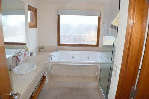 Imagen 10 de 17 de Casa En Venta En Villa Luzuriaga