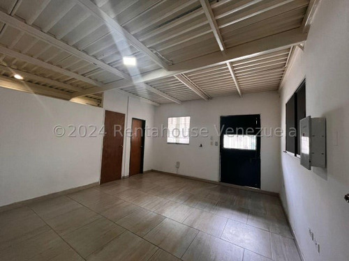 Francisco Rojas Norscia Rentahouse Alquila, Amplio Galpon Comercial En Zona Industrial Ii De Barquisimeto, Ideal Para Tu Empresa Del Ramo Comercial, 2 4 - 1 9 2 5 0, Llama Ya E Invierte Con Nosotros!!
