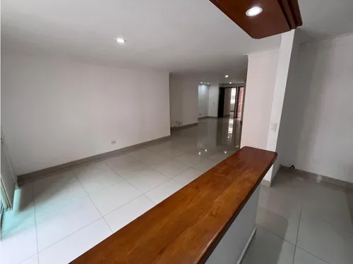 136m2 Apartamento En Laureles