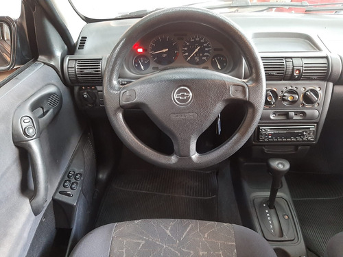 Chevrolet Corsa Sedan 1.6 Super 4p