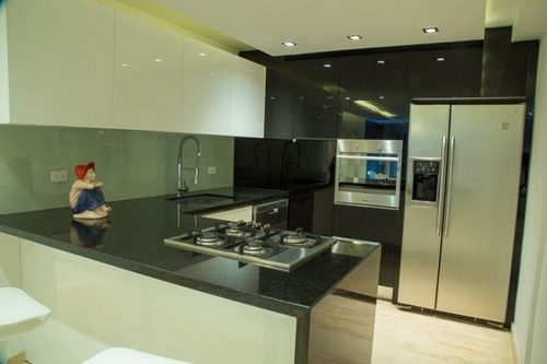 Imagen 3 de 9 de Darymar Reveron Vende Código 321903 Venta De Bella Casa Minimalista En Calabozo. 280 M2.