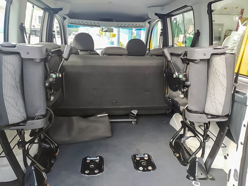 Imagem 10 de 25 de Fiat Doblo 1.4 Mpi Attractive 8v
