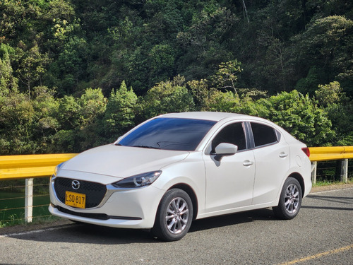 Mazda 2 1.5 Touring Sedan