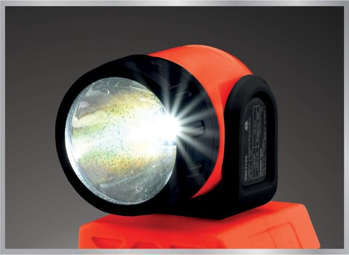 Imagen 5 de 10 de Linterna Led18 V Dowen Pagio 9993188 Sin La Bateria