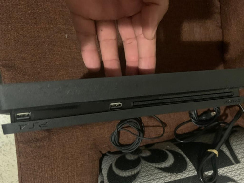 Imagen 2 de 6 de Playstation4 Slim 1tb Sony Cuh-2015b + 2 Controles Dualshock