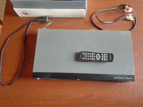 Reproductor Dvd Sanyo Modelo 9309a Con 70 Cd Aprox.