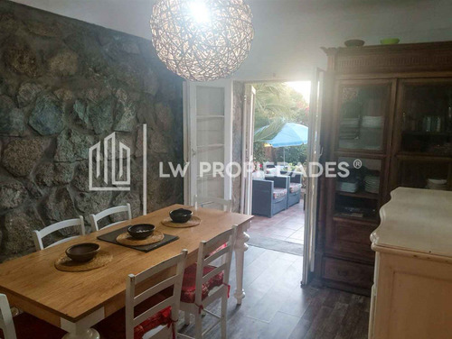 Casa En Venta De 5 Dorm. En Playa Internacional Algarrobo