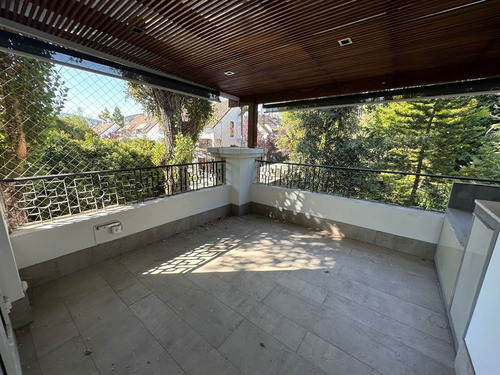Dúplex Remodelado En Elegante Condominio/estoril