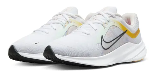 Calzado de running en carretera para mujer Nike Quest 5.