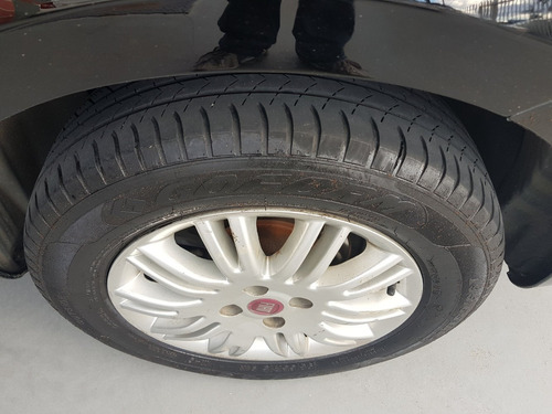 Fiat Linea 1.8 16v Essence Flex 4p 2014