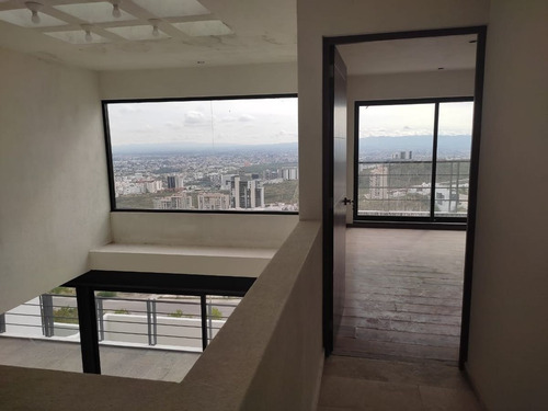 Imagen 19 de 24 de Vista Al Hoyo 3 Y La Ciudad Con Cuarto De Juegos