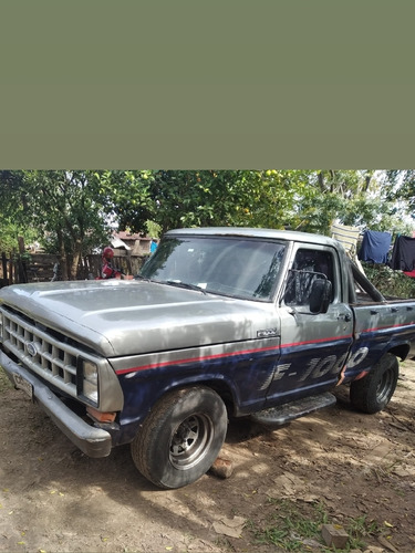 Ford F1000 Pikap