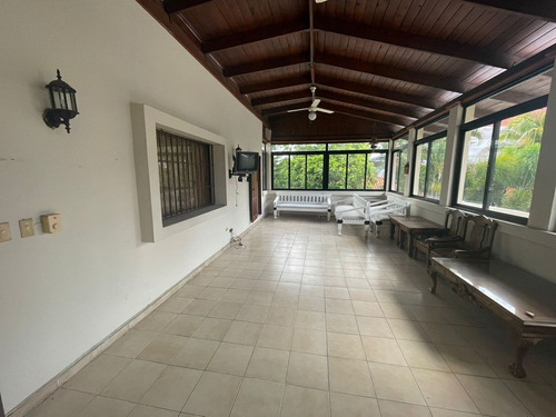 Casa De Venta Con Excelente Ubicacion En Bella Vista
