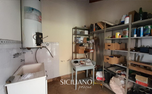 Reservado - Casa - Boedo - 4 Amb C/garage, Patio, Balcón, Quincho Y Parrilla S/lote Propio. - 218m²