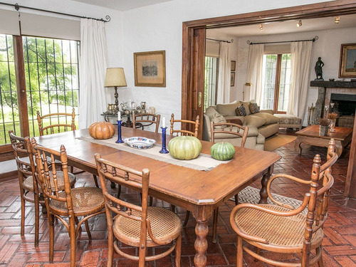 Casa Con Precioso Jardín - Carrasco Ref. 913