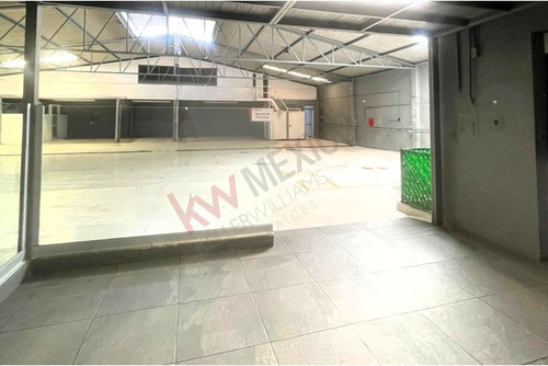 Local Comercial En Renta De 720 M2 Sobre Bernardo Quintana, Querétaro