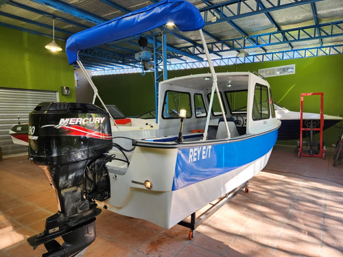 Tracker Cabinado Cuddy 530