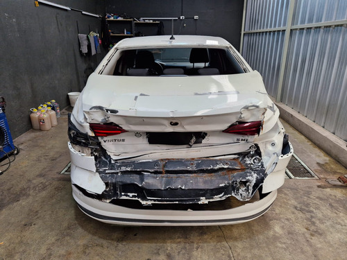 Volkswagen Virtus -chocado-