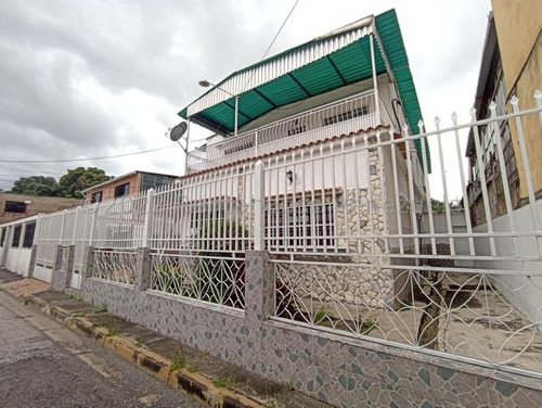 Casa En Venta En Urb. La Coromoto, Maracay. 23-8699. Lln