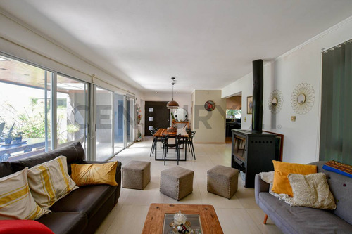Casa De 3 Dormitorios En Excelente Zona De Villa Elisa