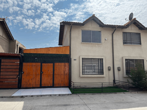 Venta Casa 2 Dormitorios Valle Grande Con Estacionamiento