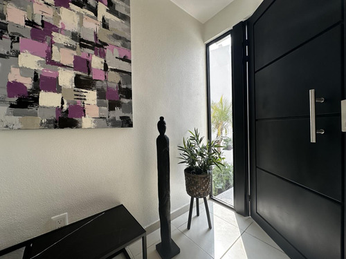 Casas En Venta En Los Olvera Frente A Shoenstatt