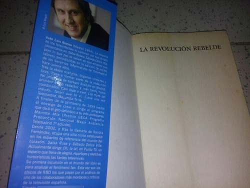 Libro La Revolución Rebelde Rbd Con Dvd Excelente Estado
