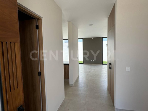 Casa En Venta, En Valles Del Molino, En León, Gto.