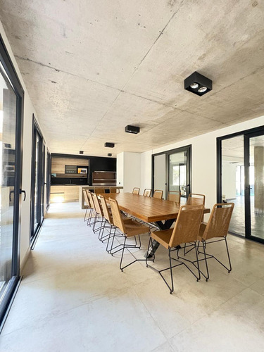 Departamento En Barrio Parque Leloir