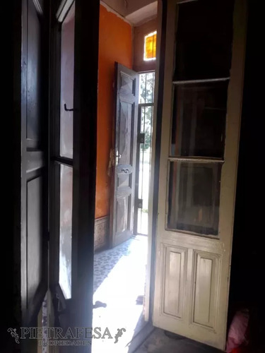 Casa En Venta 5 Dormitorios, 2 Baños Y Patio- Cno. Castro -prado