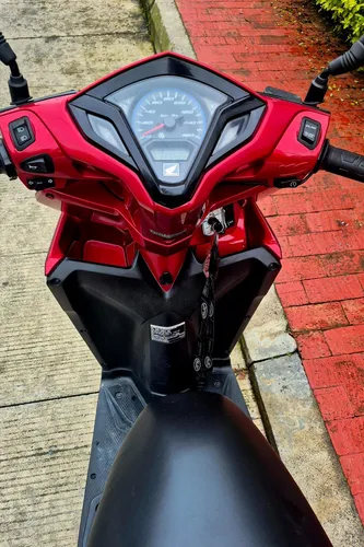 Vendo Moto Honda Click 125i (injection) Automatica.