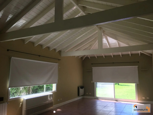 Hermosa Casa En Lote 1200 M Con Pileta En Barrio Cerrado Sep