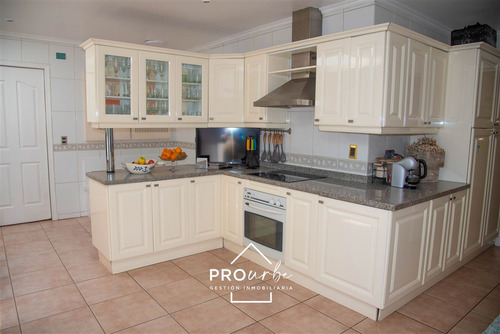 Casa En Arriendo De 5 Dorm. En Las Condes