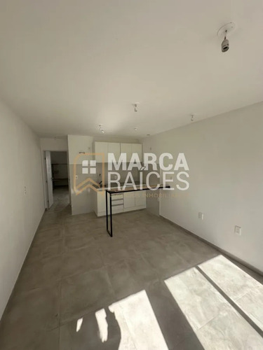 Venta Apartamento 1 Dormitorio Con Patio Y Cochera Con Buena Renta Paysandu Uruguay